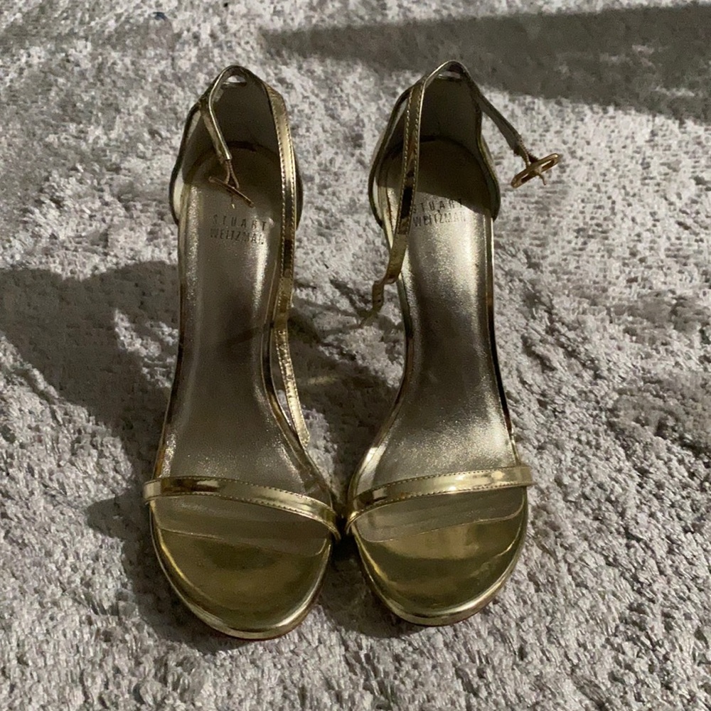 Stuart Weitzman nudist heals